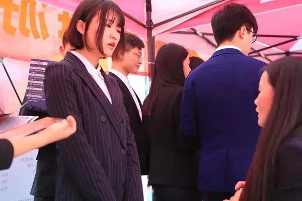 武汉亚博网导航电脑学校