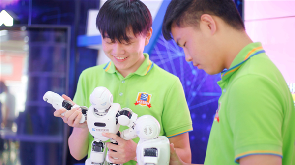 武汉亚博网导航电脑学校