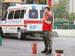 筑牢校园安全防线，武汉新华开展消防灭火及心肺复苏急救演练