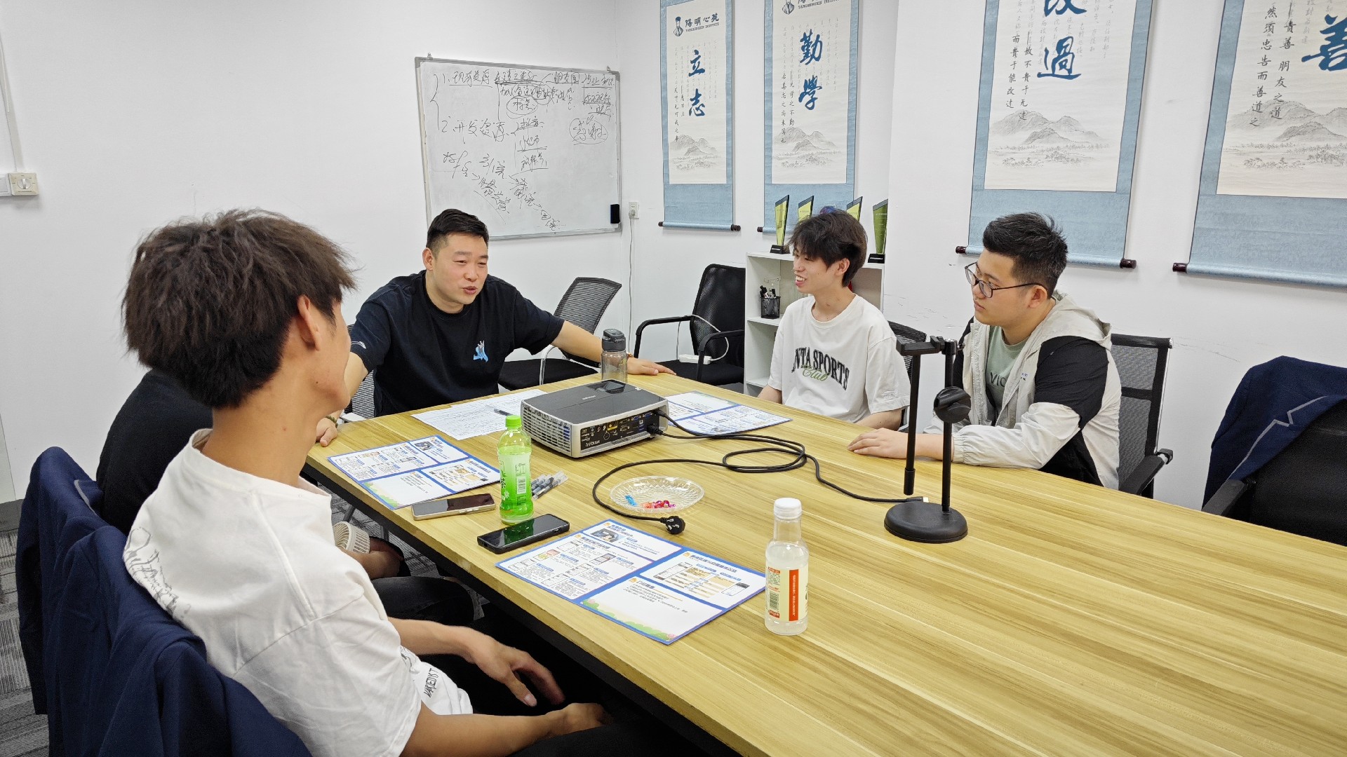 校企携手，智启未来——武汉新华学子探访播乐科技纪实