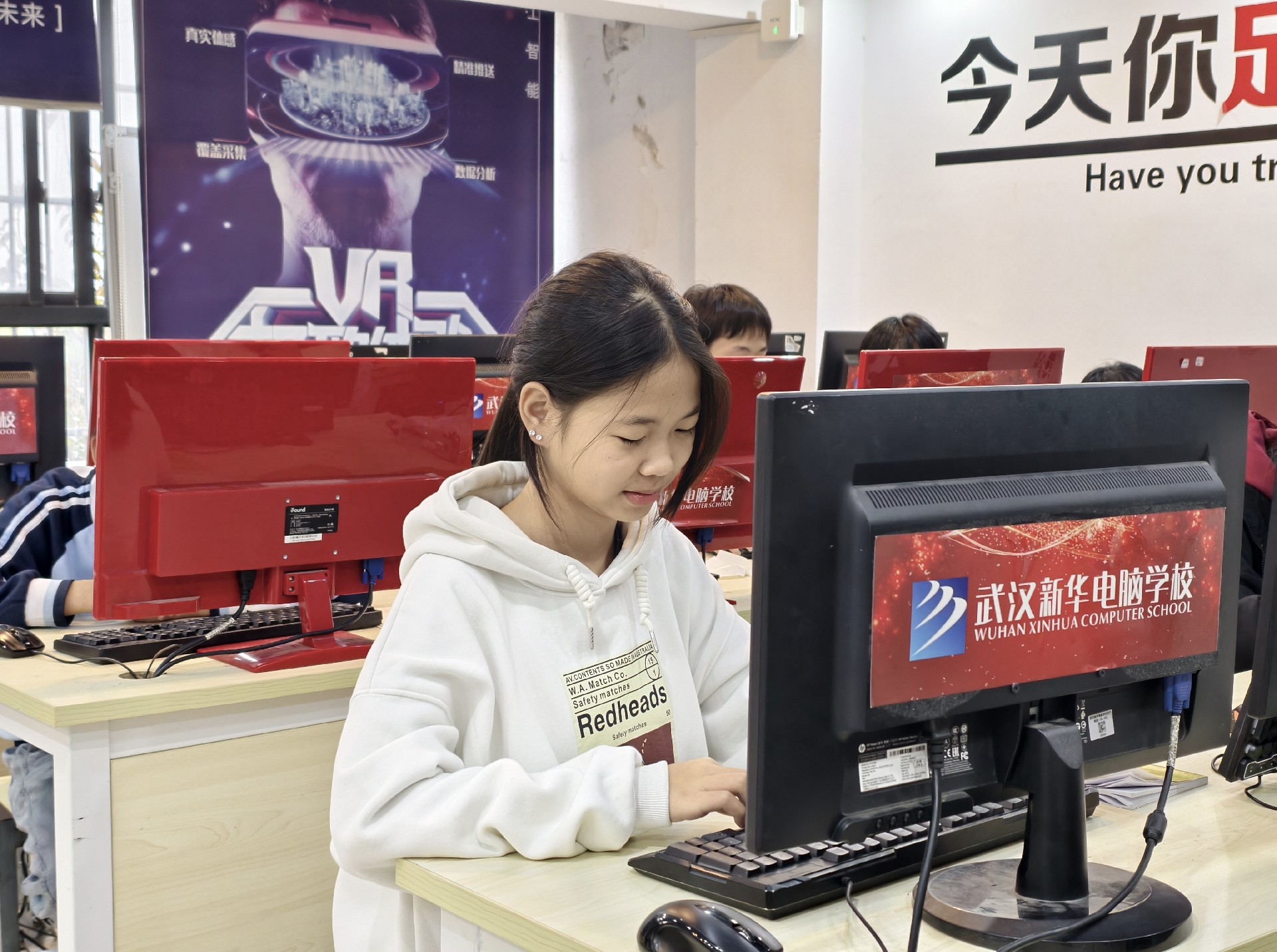 1764062020195492.jpg 胡梦语.jpg