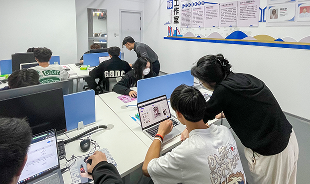 当下想入行跨境电商，选对平台、找对门路至关重要。TikTok作为全球现象级流量平台，早已成为跨境电商的黄金赛道，而新华电脑与娱佳影视传媒联手打造的TikTok跨境电商课程，正是帮你抢占行业红利的“金钥匙”。今天就为你完整拆解，为什么学TikTok跨境电商，一定要来武汉新华。一、选对赛道：TikTok跨境电商，红利正当时做跨