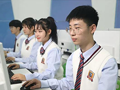 武汉新华电脑学校：择校不满意？想转学，选择难？看这里！